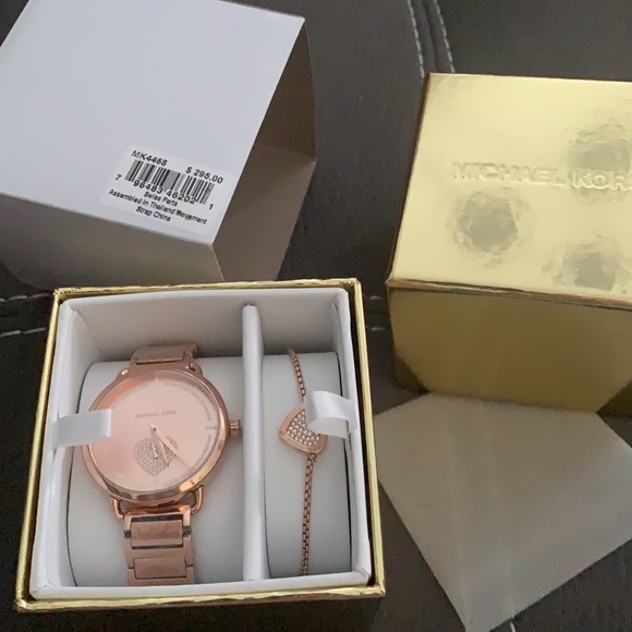 Watch and bangle - Picture 7 of 7